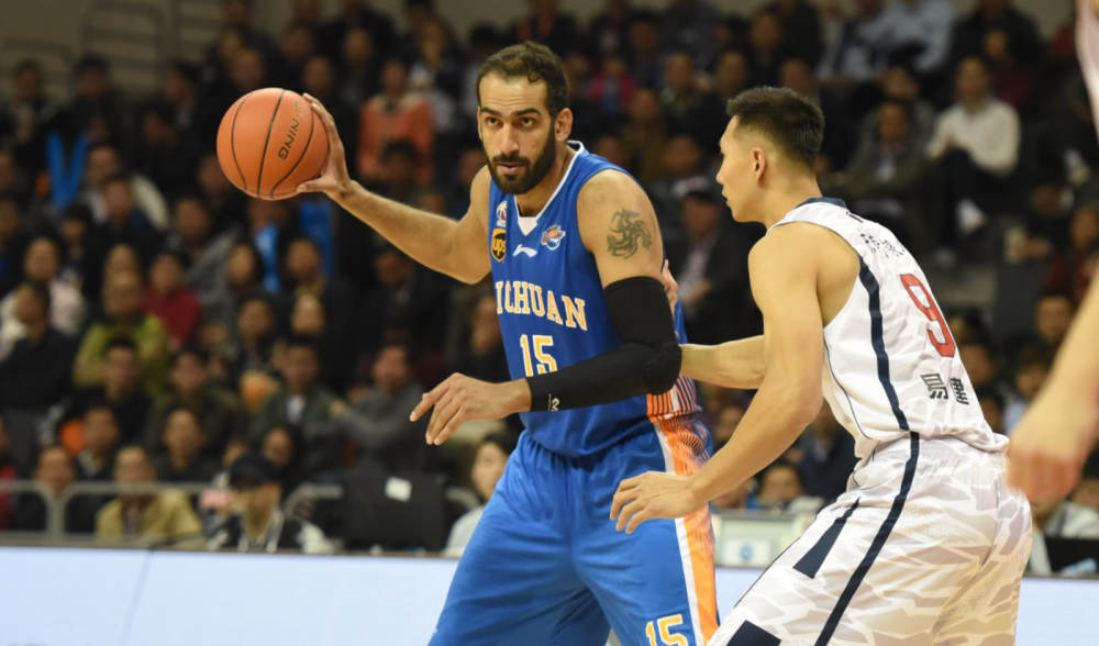 CBA常规赛倒计时；利物浦今晚完成体检；细节引发关注；底气十足；临场指挥获称赞的简单介绍